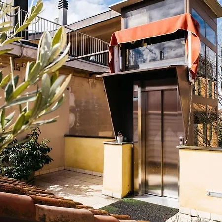 Elegant With Private Lift Apartment
