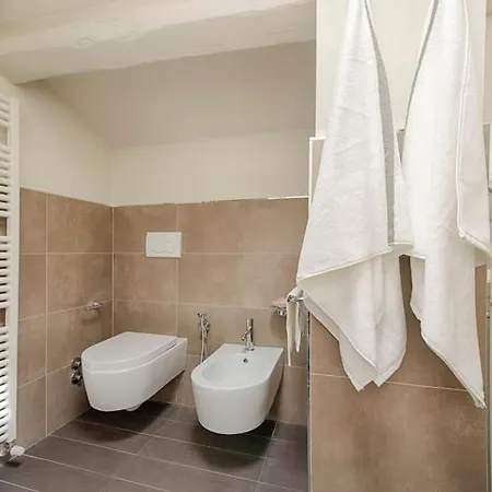 Elegant With Private Lift Apartment *