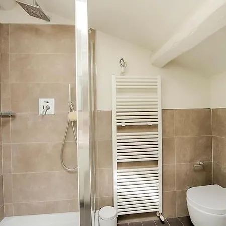 Elegant With Private Lift Apartment *