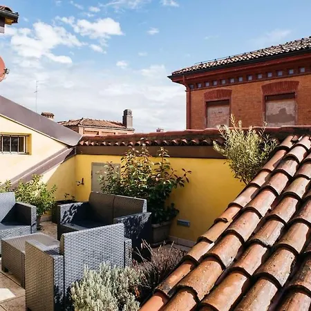 Elegant With Private Lift Apartment Bologna