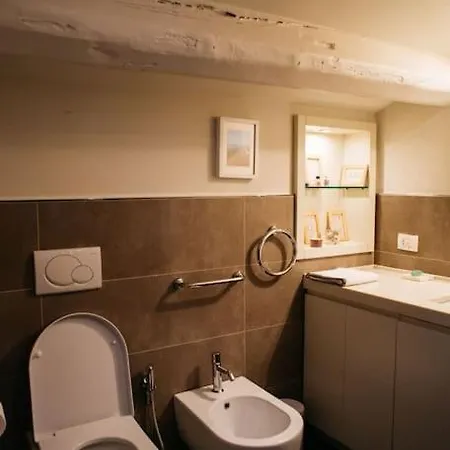 Elegant With Private Lift Apartment *