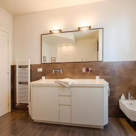 Elegant With Private Lift Apartment