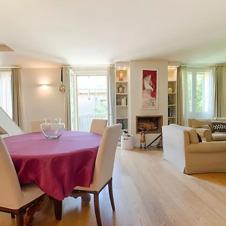 Elegant With Private Lift Apartment *
